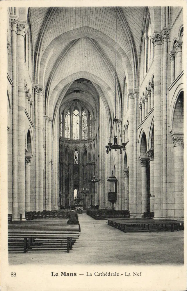 Le Mans — A Catedral — A Nave - Frente