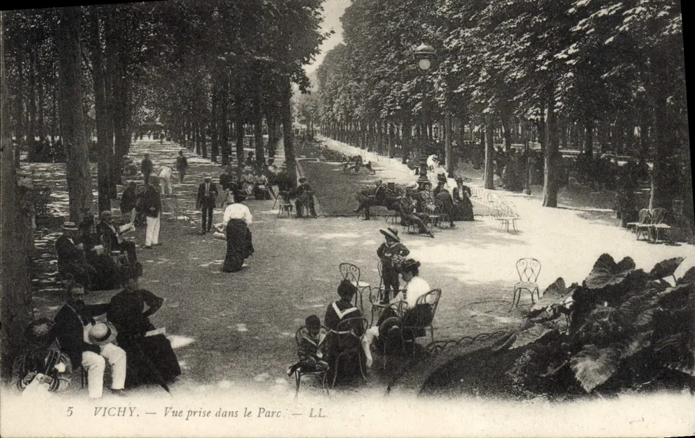 Vichy — Uitzicht genomen in het Park — LL. n°5 - Voorkant