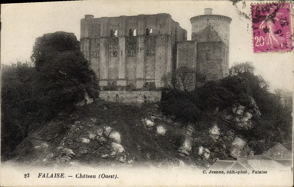 Falaise — Castelo (Oeste) — C. Jeanne, editor-fotógrafo, Falaise - Frente
