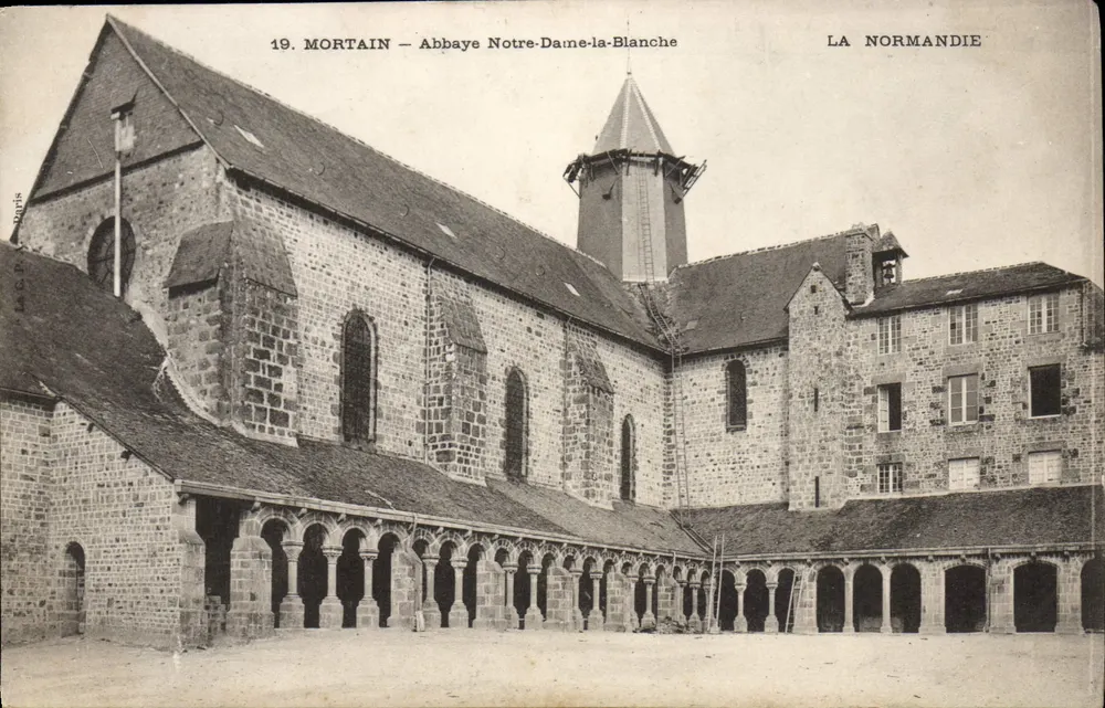 Mortain — Abadia Nossa Senhora da Branca — A Normandia - Frente