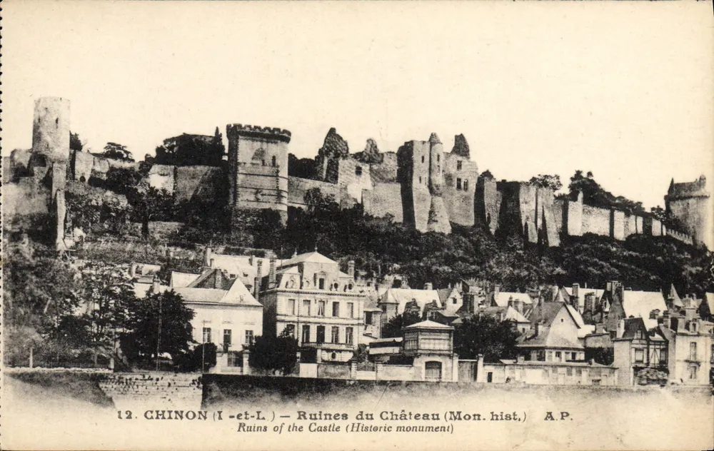 Chinon (Indre-et-Loire) — Ruïnes van het Kasteel (Historisch monument) — A.P. n°12 - Voorkant