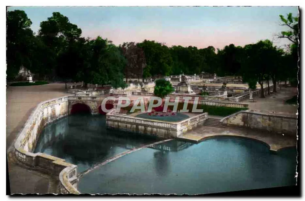 Nîmes - O Jardim da Fonte — A Fonte — Éditions O.P. - Frente