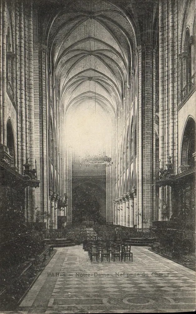 PARIS — Notre-Dame — Nef genomen vanaf de koor - Voorkant