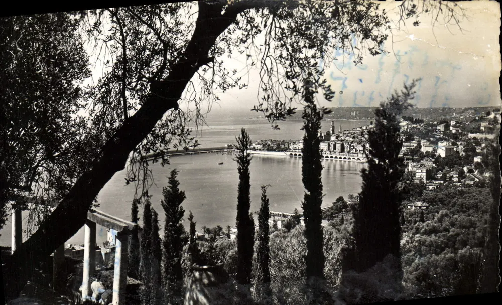 Menton — Vista Artística — L. Giletta, 910 Menton - Frente