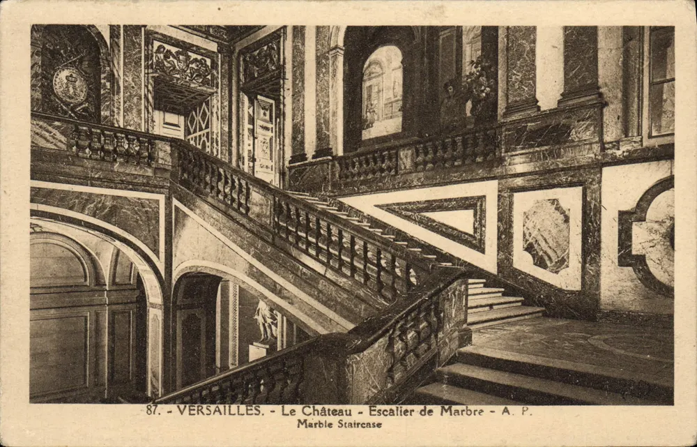 Versailles — O Castelo — Escada de Mármore — A.P. - Frente