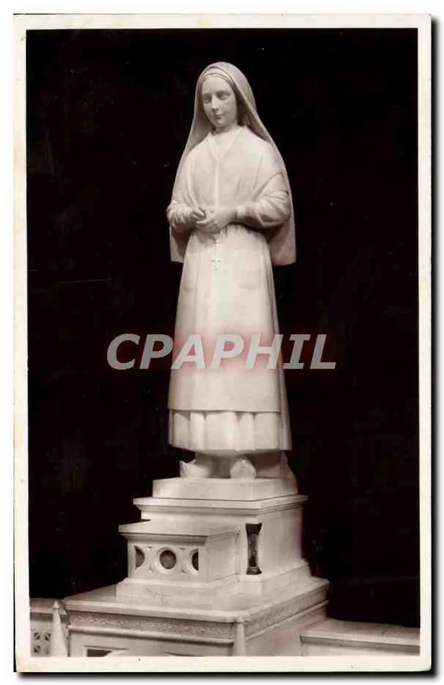 Statue der Heiligen Bernadette — Pfarrkirche von Lourdes — Bildhauer Michelet - Vorderseite
