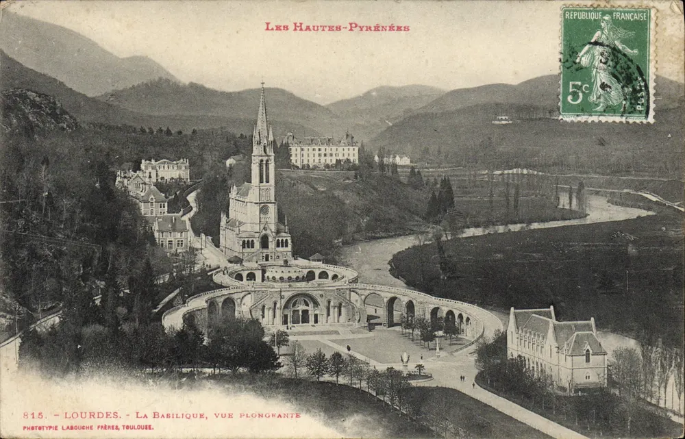 Lourdes - A Basílica, vista aérea — Fototipia Labouche Frères, Toulouse — n° 815 - Frente