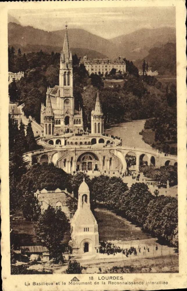 Die Basilika und das Denkmal der alliierten Erkenntnis — Lourdes — unbekannter Verlag, Nr. 18 - Vorderseite