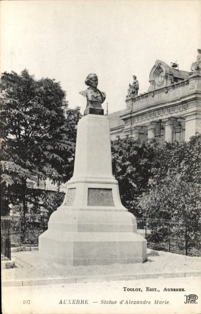 AUXERRE — Estátua de Alexandre Marie — Toulot, Editora, Auxerre - Frente