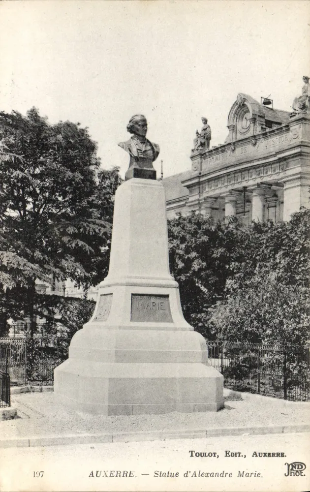 AUXERRE — Estátua de Alexandre Marie — Toulot, Edit., Auxerre - Frente