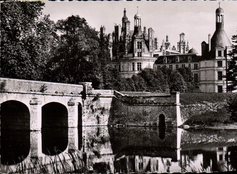 Château de Chambord — Die Brücke über den Cosson und das Schloss — Éditions de Luxe Nestel & Cie, n°2453 - Vorderseite