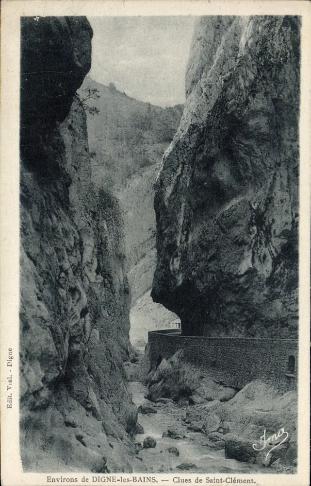 Environs de Digne-les-Bains — Clues de Saint-Clément — Edit. Vral - Digne - Anverso