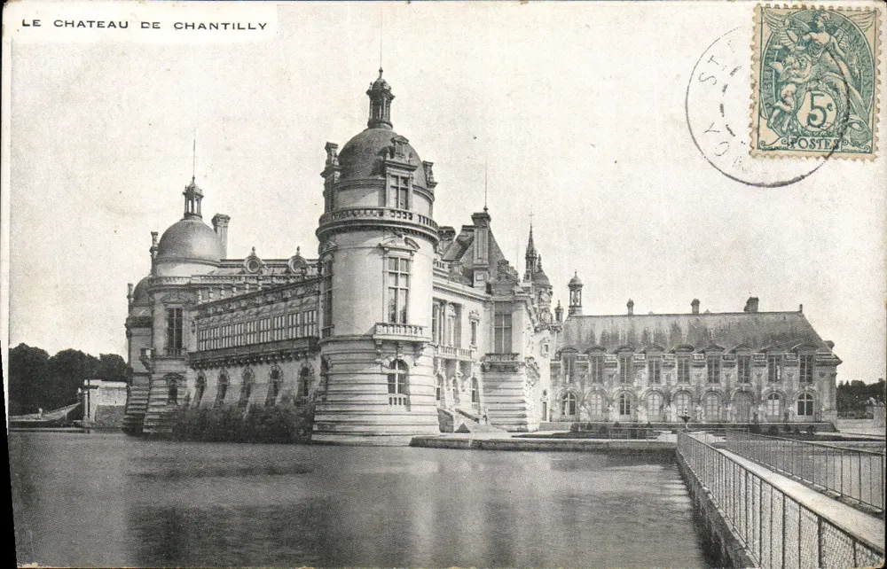O Castelo de Chantilly — vista do castelo com o basso — editor desconhecido, número de série não visível - Frente