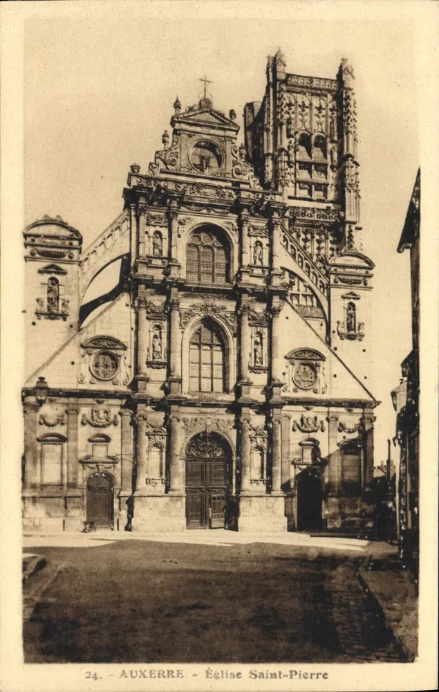 Auxerre - Igreja de São Pedro — vista da fachada gótica com o campanário — editor Bonnet, livreiro-jornalista - Frente
