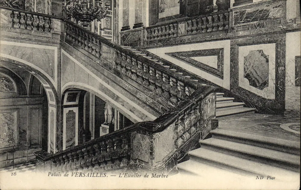 Palácio de VERSAILLES — A Escada de Mármore — ND Phot - Frente
