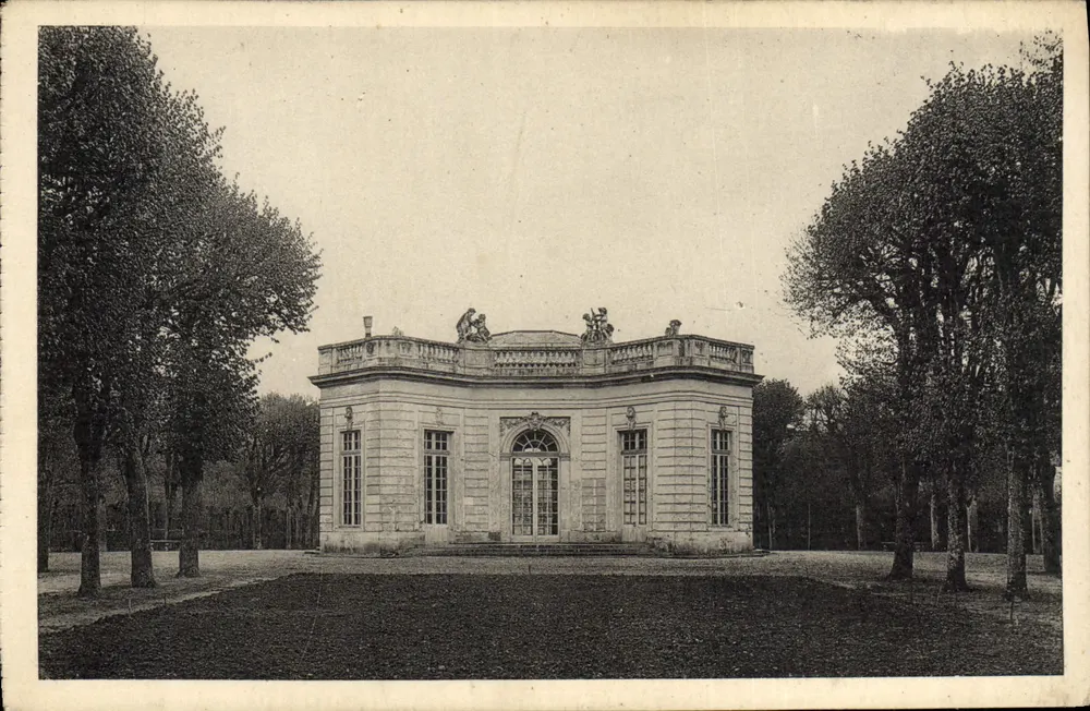 Pequeno Trianon — O Pavilhão Francês — Edição dos Museus Nacionais, n°116 - Frente