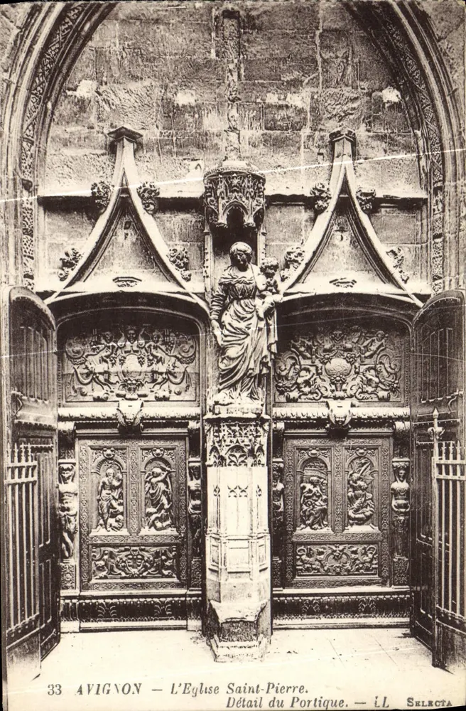 Avignon — Die Kirche Saint-Pierre. Detail des Portikus — Selecta - Vorderseite