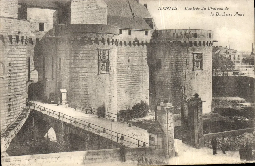 NANTES - Der Eingang zum Schloss der Herzogin Anne — Sammlung G. F. de Nantes - Vorderseite