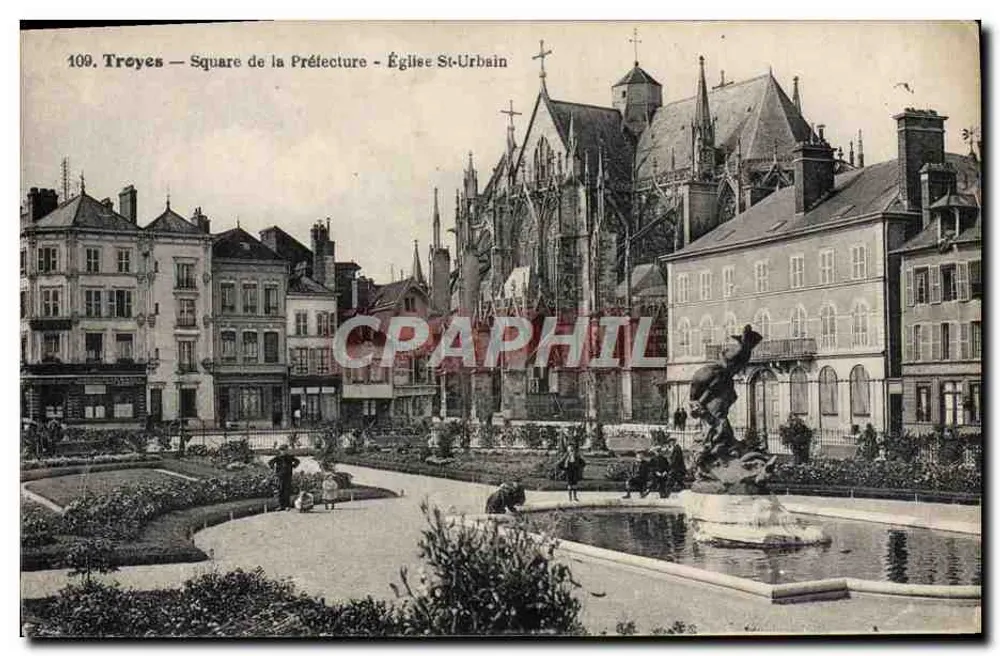 Troyes — Square de la Préfecture — Igreja de St-Urbain - Frente