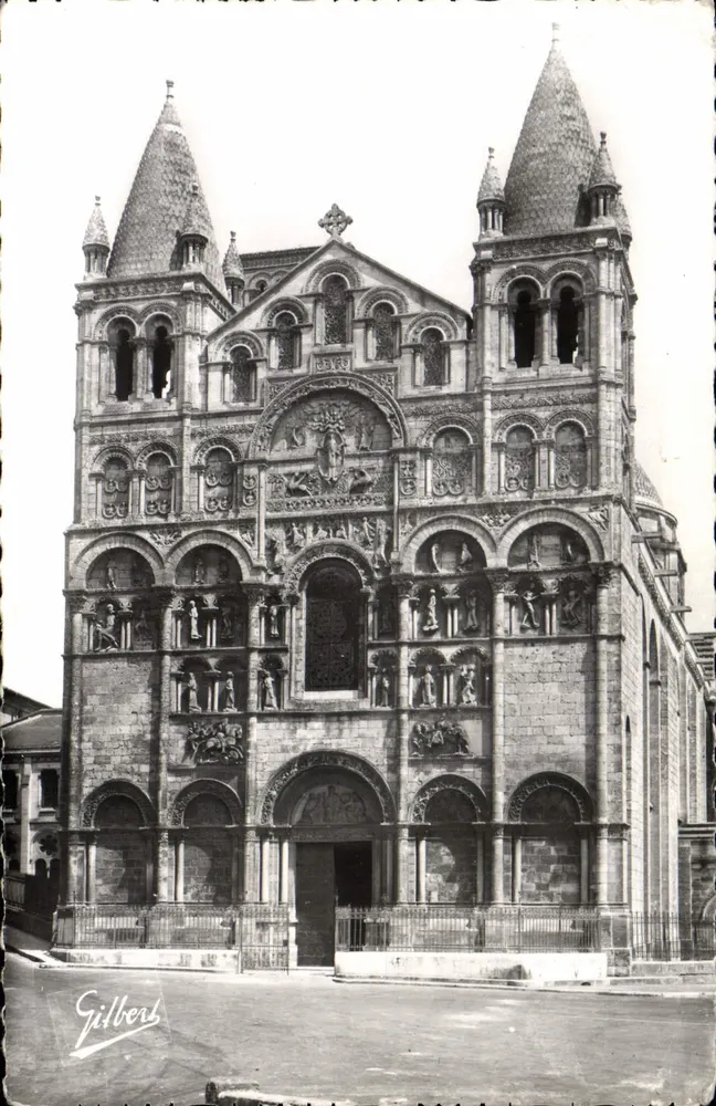 Catedral de São Pedro de Angoulême — fachada — Éditions A. Gilbert - Frente