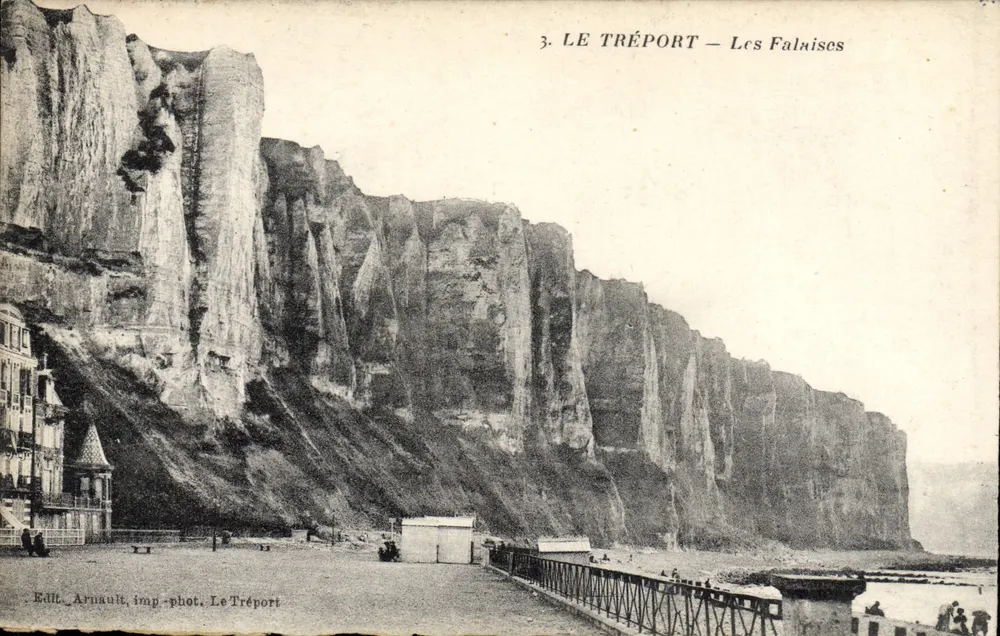 Le Tréport — As Falésias — Ed. Arnault, imp.-fot. Le Tréport - Frente
