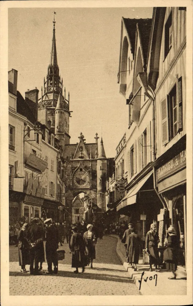 Auxerre — Torre da Horologia (século XV) — Les Éditions d'Art Yvon, Paris - Frente