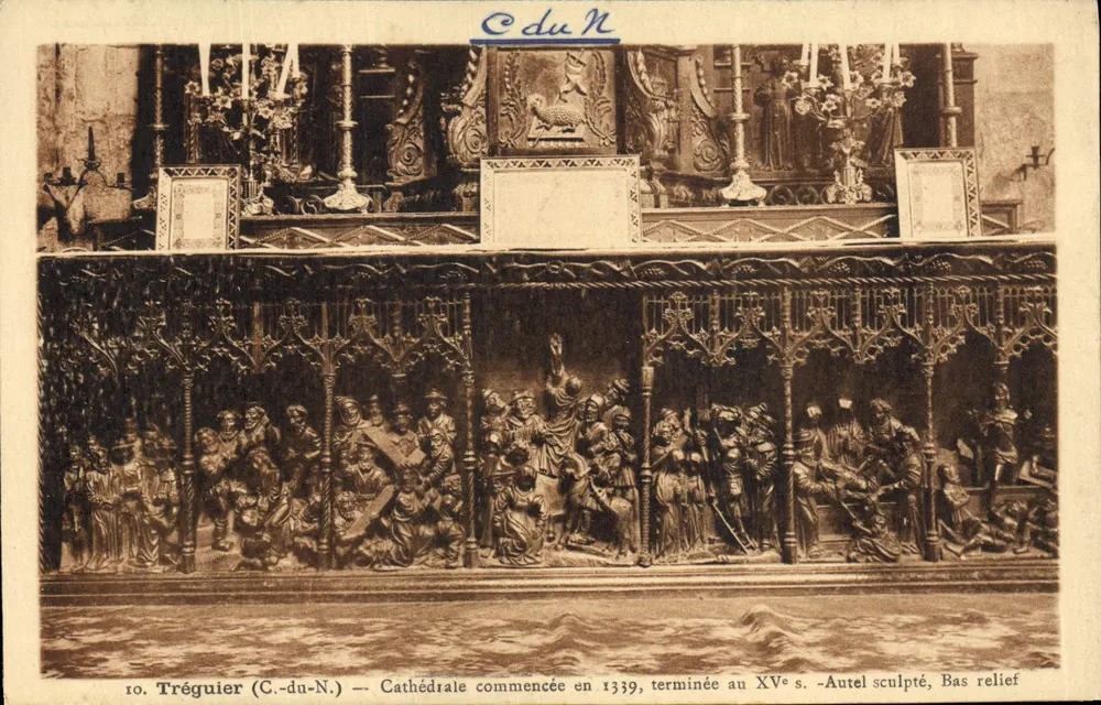 Tréguier (C.-du-N.) — Kathedrale begonnen 1339, fertiggestellt im 15. Jahrhundert — Geschnitzter Altar, Relief - Vorderseite