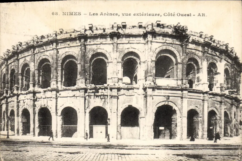 Nîmes — Die Arenen, Außenansicht, Westseite — AR. - Vorderseite