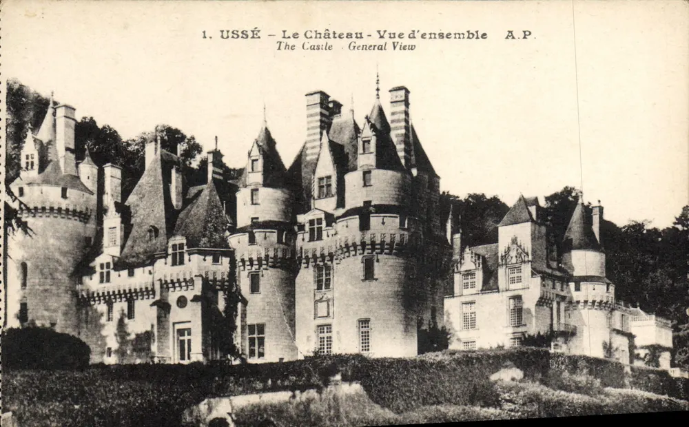 Ussé - O Castelo - Vista geral — A.P. - Frente