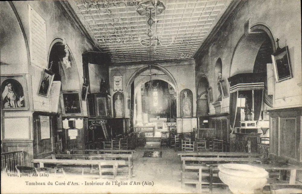 Binnenkant van de Kerk van Ars (Ain) — Graf van de Curé van Ars — Vernu, fot., Ars (Ain) - Voorkant