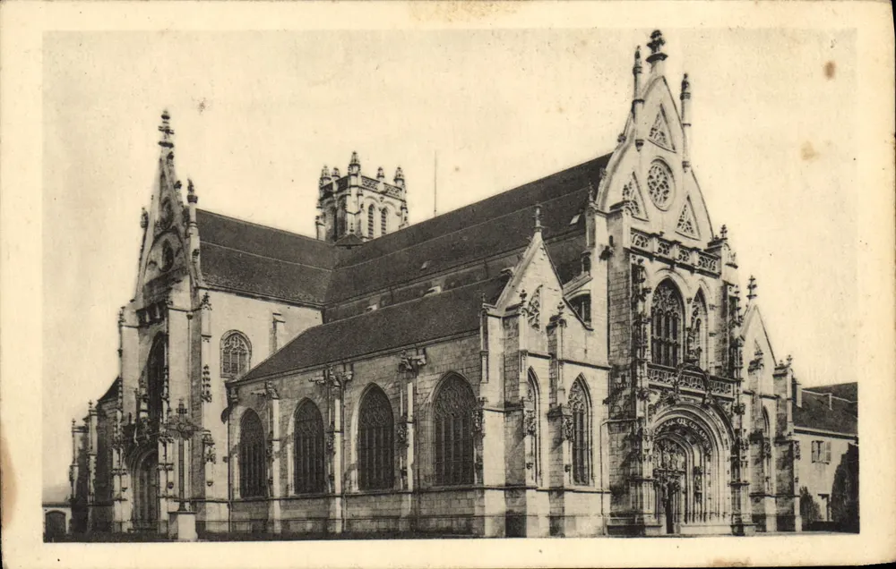 Igreja de Brou — vista geral — Edição dos Monumentos Históricos, Paris - Frente