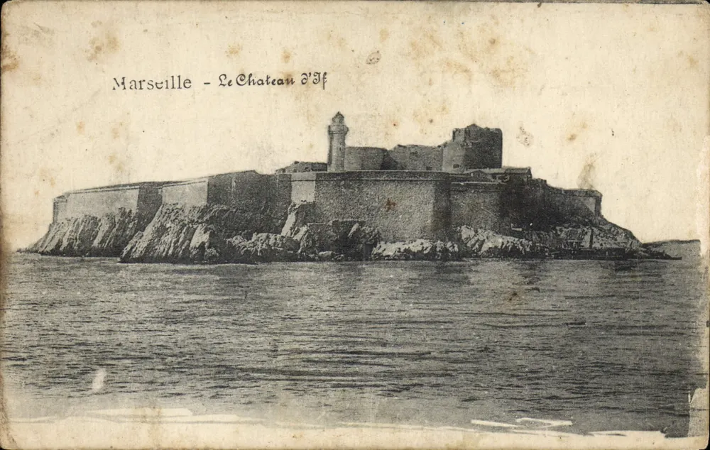 Marseille - Le Château d'If — fortification sur îlot rocheux avec phare - Frente