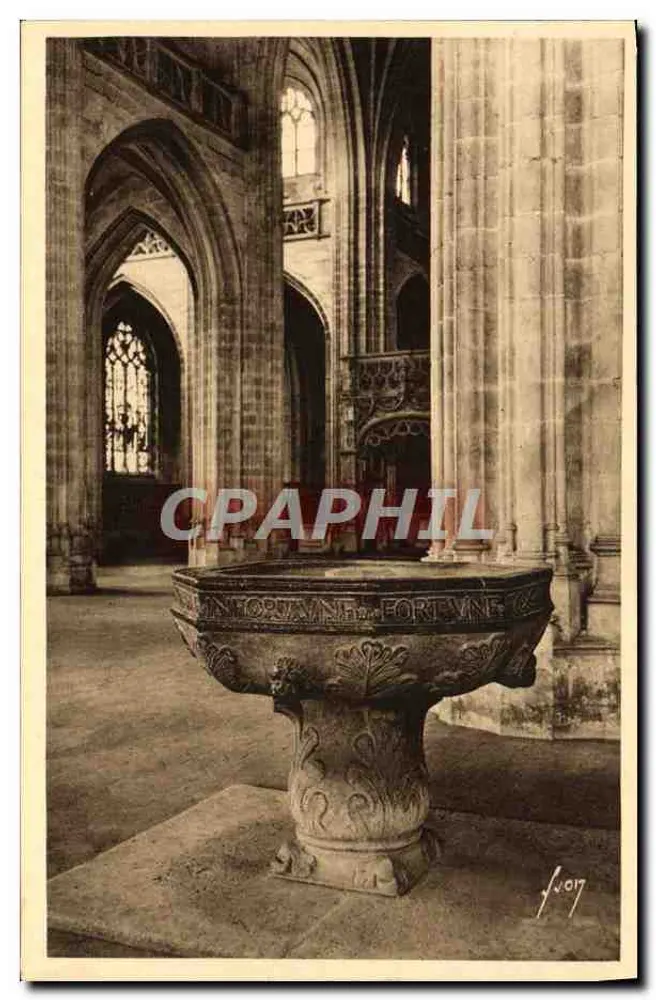 Bourg (Ain) - Igreja de Brou - O bénitier - Frente