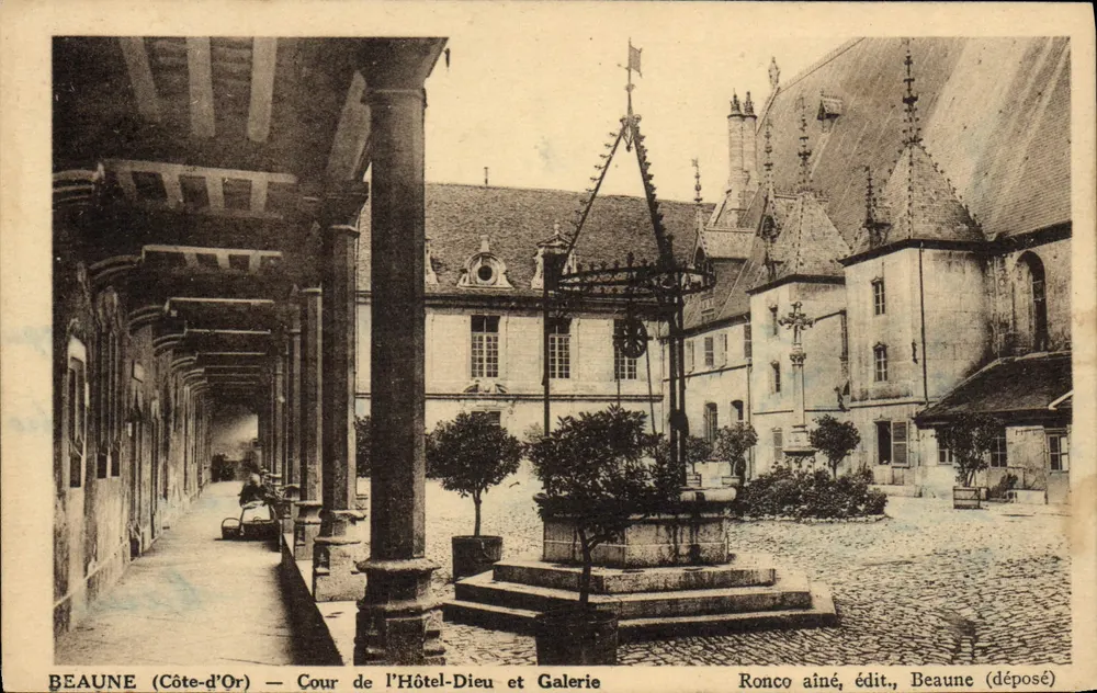Beaune (Côte-d'Or) — Hofhof des Hôtel-Dieu und Galerie — Ronco ainé, Verlag, Beaune (abgegeben) - Vorderseite