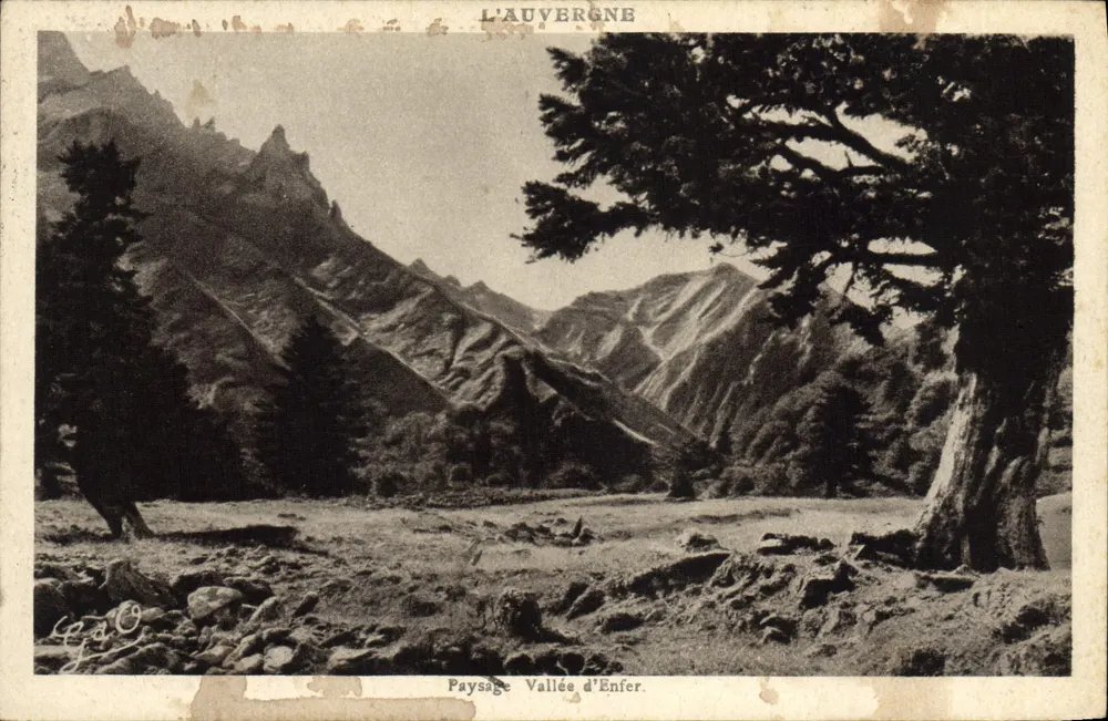 Vale do Inferno — A Auvergne — n°1519 - Frente