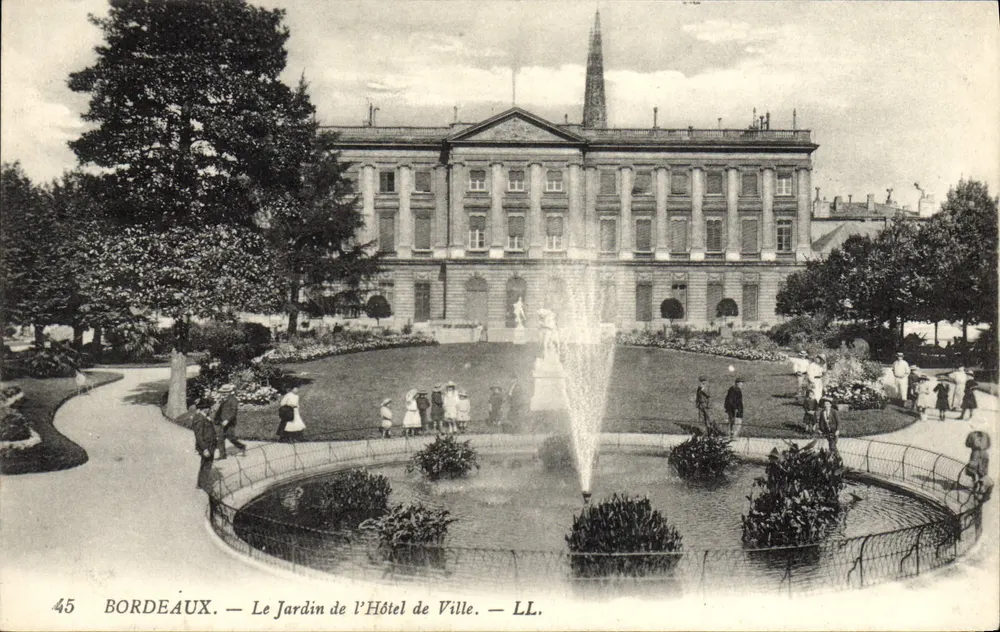 Bordeaux — Le Jardin de l'Hôtel de Ville — LL. n°45 - Recto