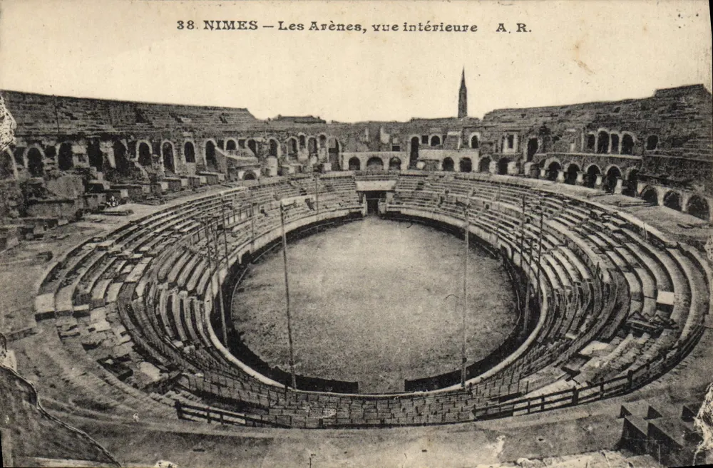 Nîmes — Les Arènes, vista interior — A.R. n°38 - Frente