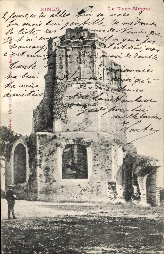 Nîmes — La Tour Magne — Maison Universelle « Nîmes » - Frente