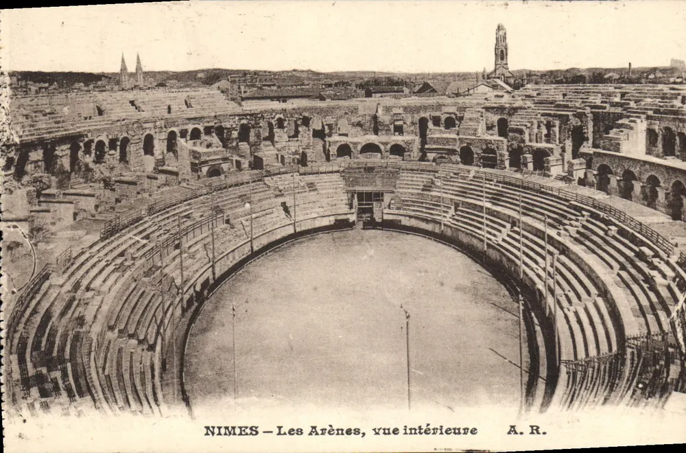 Nîmes — Les Arènes, vista interior — A. R. - Frente