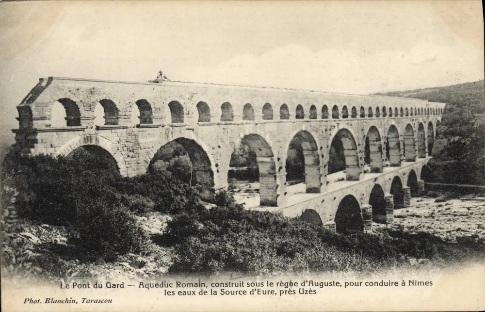 Most Gard — Rzymski Aquedukt, zbudowany w czasach Augusta, aby przewozić wody źródła Eure blisko Uzès - Awers