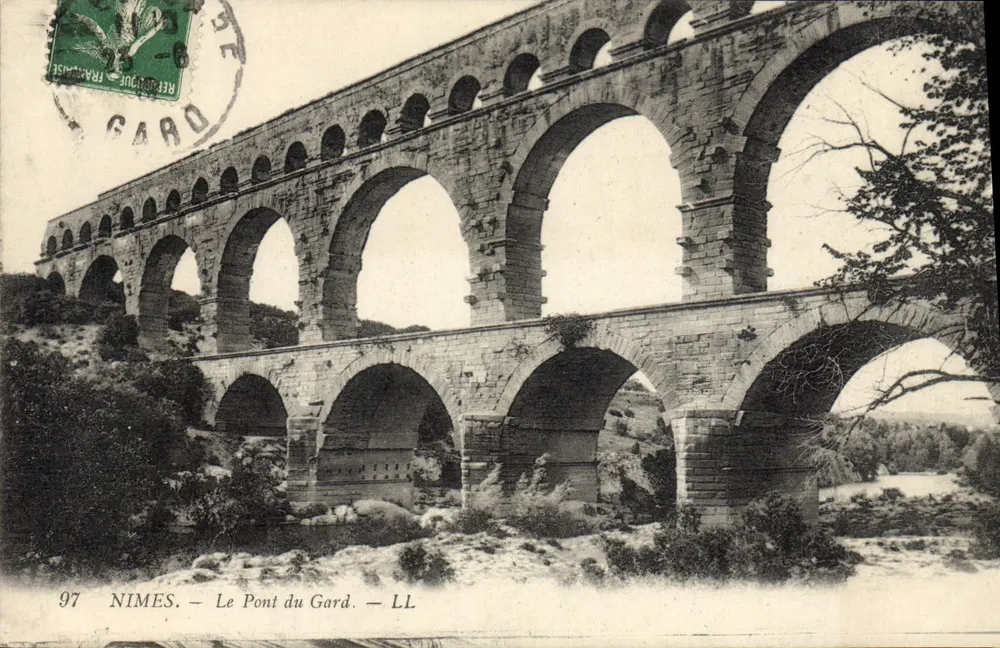 Nîmes — O Pont du Gard — LL - Frente
