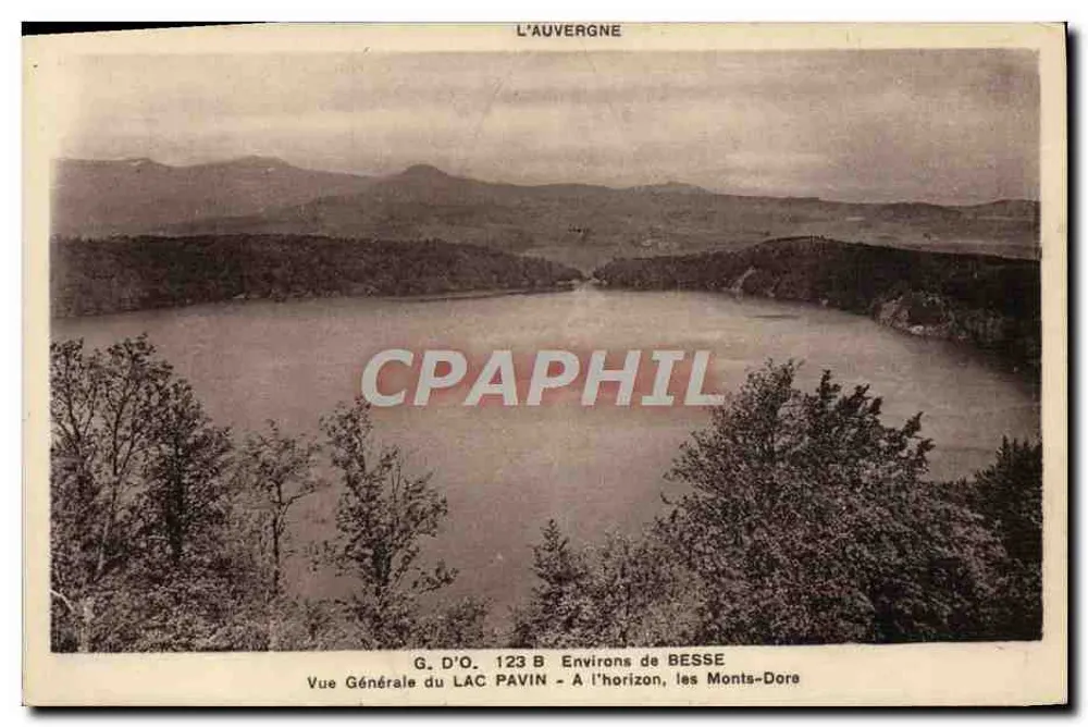Auvergne — Allgemeine Ansicht des Sees Pavin — Umgebung von Besse, die Monts-Dore am Horizont — G. D'O. 123 B - Vorderseite