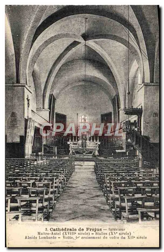 Kathedrale von Fréjus — Innenraum — Hauptaltar (18. Jahrhundert) — Bänke (15. Jahrhundert) — Lombardische Apse — Gewölbe, erste Gewölbeverbindung des 12. Jahrhunderts - Vorderseite