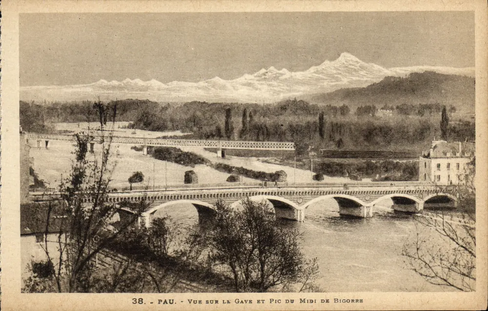 Pau — Blick auf den Gave und den Pic du Midi de Bigorre — Labouche Frères, Toulouse, n°38 - Vorderseite