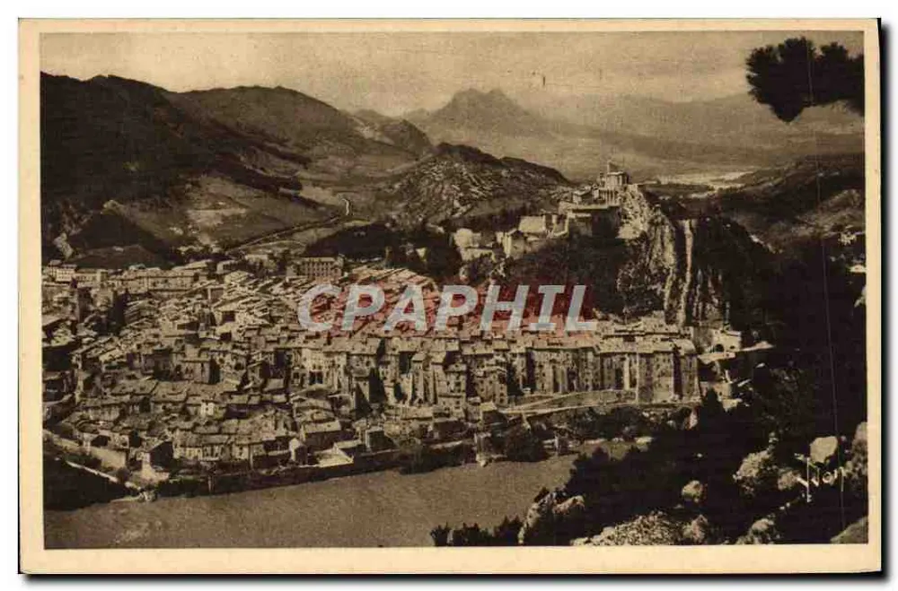 Sisteron (Basses-Alpes) — Allgemeiner Blick auf das Tal des Buéch im Hintergrund — Les Éditions d'Art Yvçn - Vorderseite