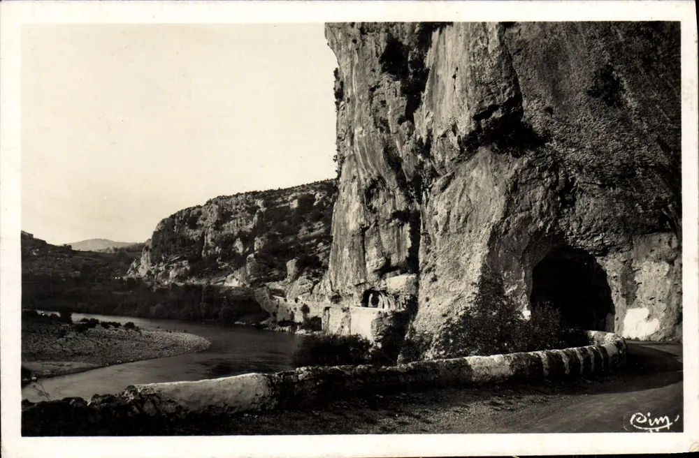 Vallon (Arcèche) — Ruta del Puente d'Arc — Un túnel — Coll. E. Mollier Imp. Mâcon - Anverso