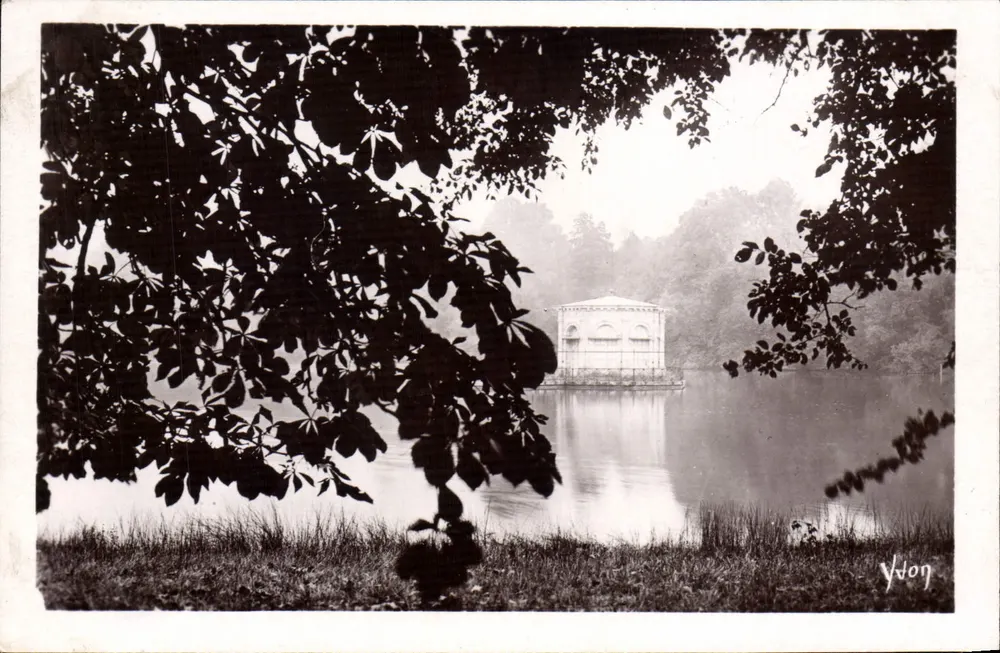 Schloss Fontainebleau — Pavillon des Kaisers — La Douce France - Vorderseite