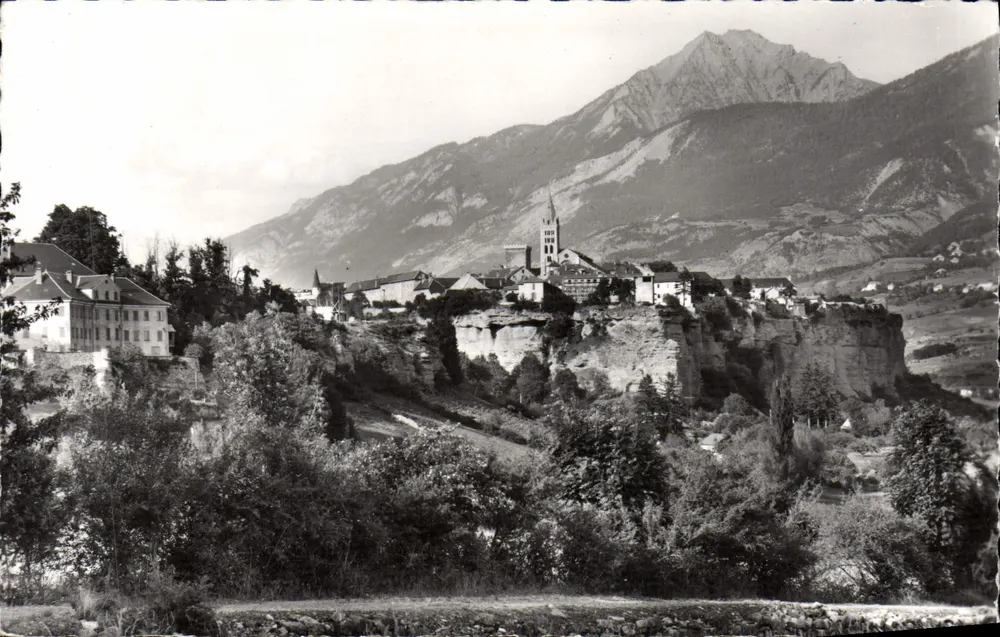 Embrun (Hautes-Alpes) — Le Roc et la Rocheyre — Éditions MAR - Frente