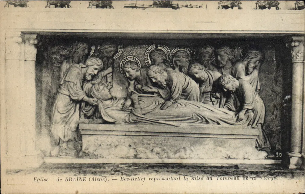 Kirche von BRAINE (Aisne) — Bas-relief, das das Begräbnis der Jungfrau darstellt - Vorderseite