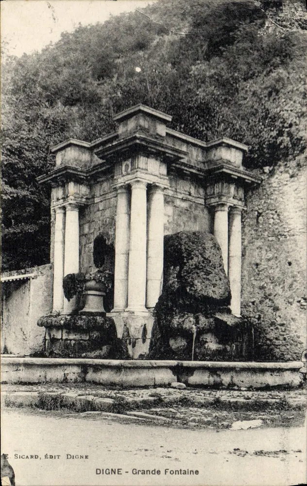 Digne - Grande Fontaine — editor E. Sicard, Digne - Frente